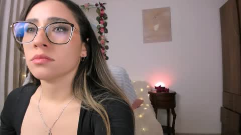 sara_kaii online show from 05/18/26, 08:25