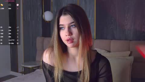 Snapshot of sara_lewiis chatting on 10/11/25, 05:22 Sara online show from 10/11/25, 05:22