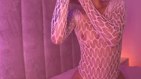 sara_lopee1 online show from 04/24/26, 12:07