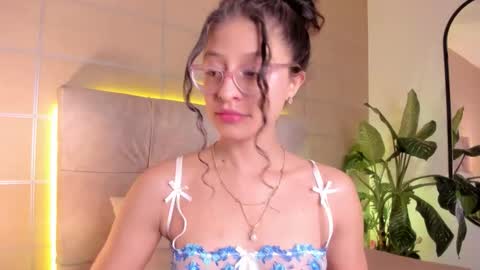 Snapshot of sara_mac_ chatting on 03/26/26, 12:33 Sara online show from 03/26/26, 12:33