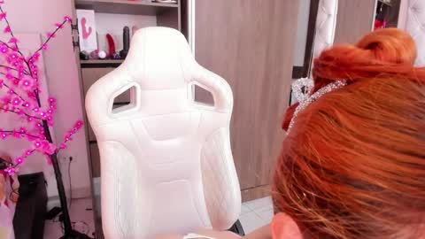 Snapshot of sara_martin_ chatting on 12/16/24, 03:43 sara online show from 12/16/24, 03:43