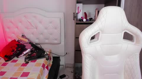 Snapshot of sara_martin_ chatting on 01/31/25, 10:21 sara online show from 01/31/25, 10:21