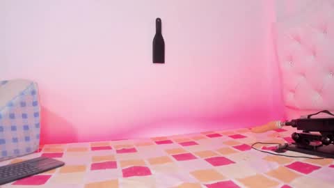 Snapshot of sara_martin_ chatting on 02/20/25, 08:14 sara online show from 02/20/25, 08:14