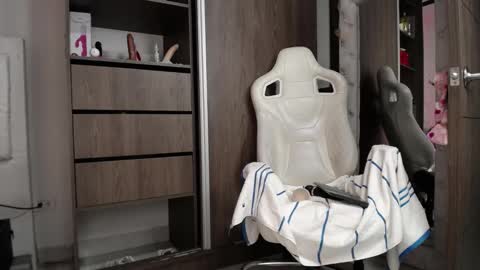 Snapshot of sara_martin_ chatting on 02/22/25, 01:00 sara online show from 02/22/25, 01:00