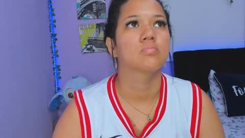 Snapshot of sara_mendez2_ chatting on 02/27/25, 04:32 Sara Mendez online show from 02/27/25, 04:32