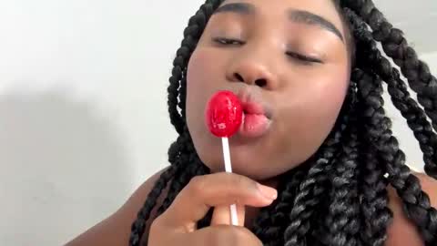 Sara online show from 11/18/25, 02:17