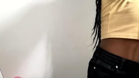 Sara online show from 12/15/25, 10:47