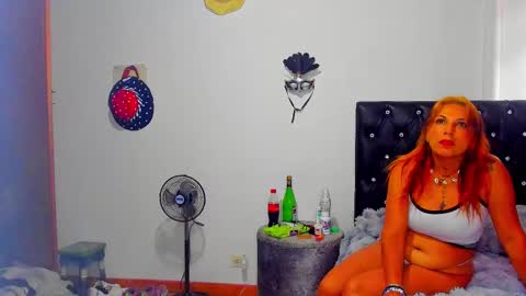 Sara Parker online show from 10/26/25, 04:35