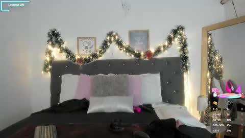 Snapshot of sara_puertaa chatting on 12/16/25, 07:08 Sara online show from 12/16/25, 07:08