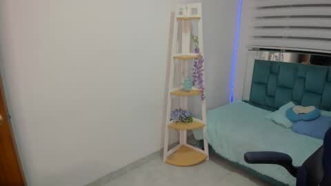 sara_red_x online show from 04/09/26, 03:28