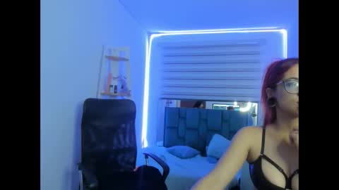sara_red_x online show from 04/19/26, 03:28