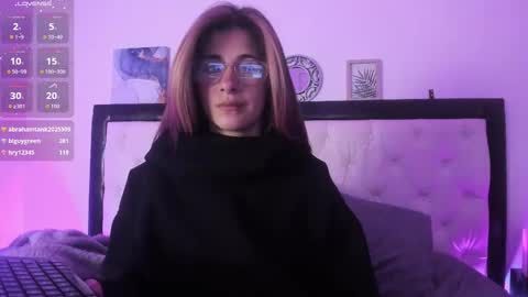 sara_roades online show from 10/28/25, 11:18