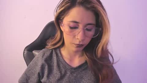 sara_roades online show from 11/12/25, 07:57