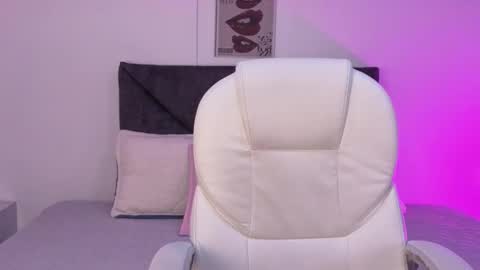 sara  online show from 09/10/25, 01:55