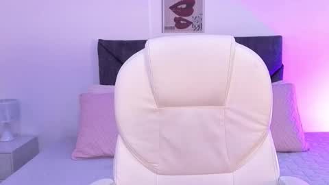 sara  online show from 10/28/25, 03:47