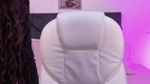 sara  online show from 11/05/25, 02:39