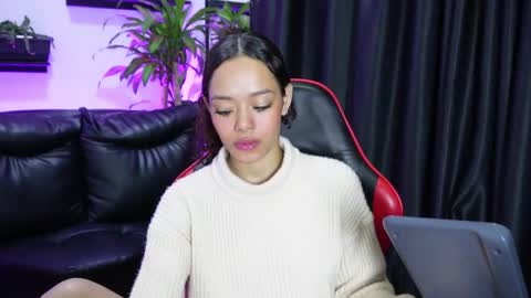 sara  online show from 12/04/25, 02:26