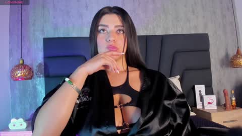 Snapshot of sara_stone17 chatting on 02/04/25, 02:32  -  online show from 02/04/25, 02:32