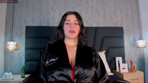Snapshot of sara_stone17 chatting on 02/05/25, 11:23  -  online show from 02/05/25, 11:23