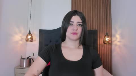 Snapshot of sara_stone17 chatting on 09/16/25, 11:44  -  online show from 09/16/25, 11:44