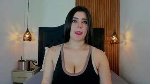 Snapshot of sara_stone17 chatting on 09/23/25, 11:35  -  online show from 09/23/25, 11:35