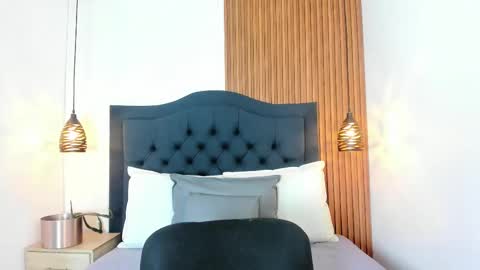 Snapshot of sara_stone17 chatting on 09/24/25, 11:35  -  online show from 09/24/25, 11:35
