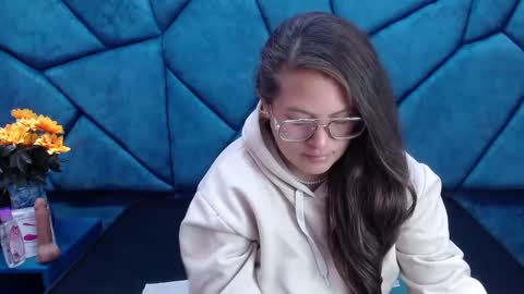 Snapshot of sara_thonson_ chatting on 01/25/25, 03:40 sara_thonson_ online show from 01/25/25, 03:40