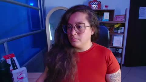 sara_thonson_ online show from 11/19/25, 03:28