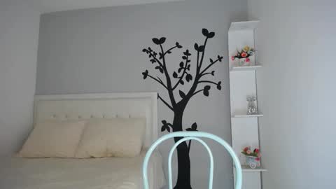 Sara online show from 10/23/25, 02:11