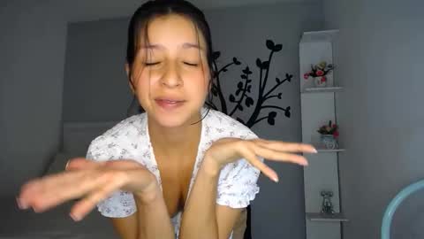 Sara online show from 11/11/25, 01:49