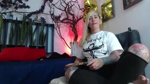 Sara Valkyria online show from 10/20/25, 07:14