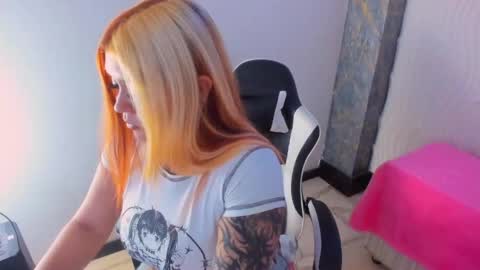 Snapshot of sara_winehouse1 chatting on 06/05/26, 05:36 1 online show from 06/05/26, 05:36