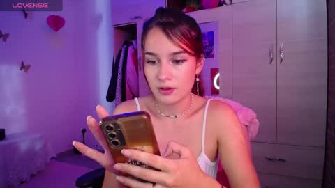 Snapshot of sara_wish_ chatting on 12/04/24, 12:03 Bri online show from 12/04/24, 12:03