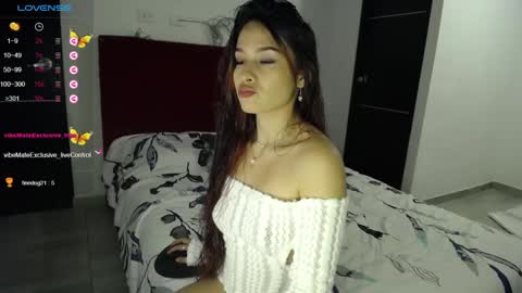 Snapshot of sara_wish_ chatting on 03/08/25, 01:17 Bri online show from 03/08/25, 01:17