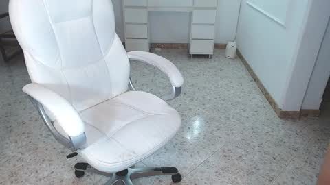 Snapshot of sara_y_rauw chatting on 12/25/24, 06:41 Sara online show from 12/25/24, 06:41