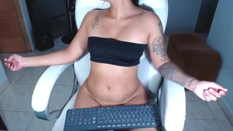 Snapshot of sara_y_rauw chatting on 02/04/25, 03:00 Sara online show from 02/04/25, 03:00