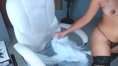 Snapshot of sara_y_rauw chatting on 09/27/25, 01:54 Sara online show from 09/27/25, 01:54