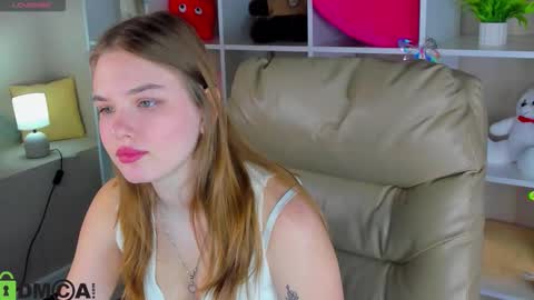 Snapshot of saraa_broown chatting on 02/26/26, 01:04 Sara online show from 02/26/26, 01:04