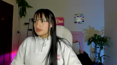 Sarah Ramirez online show from 02/17/25, 05:43