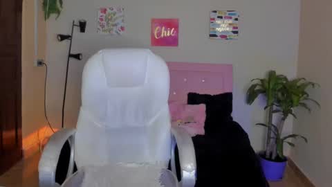 Sarah Ramirez online show from 02/19/25, 02:44