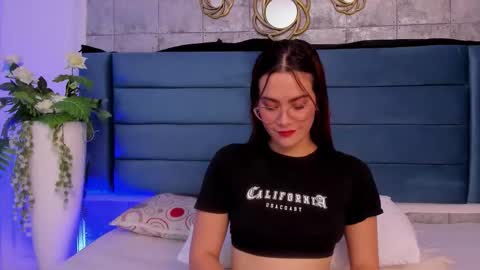 Snapshot of saraalvarezx chatting on 01/19/26, 04:38 Sara Alvarezx online show from 01/19/26, 04:38