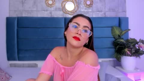 Snapshot of saraalvarezx chatting on 02/23/26, 04:43 Sara Alvarezx online show from 02/23/26, 04:43