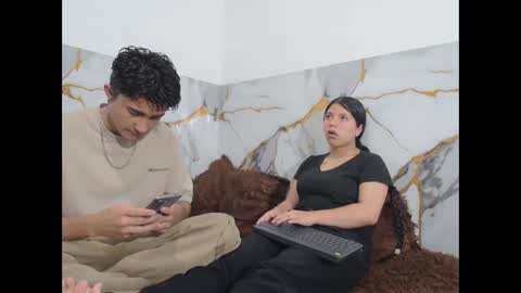 sara and thomas online show from 11/22/25, 10:09