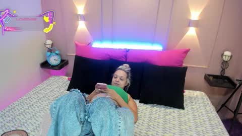 SaraAvila  online show from 09/15/25, 08:09