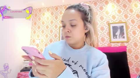 SaraAvila  online show from 11/30/25, 05:00