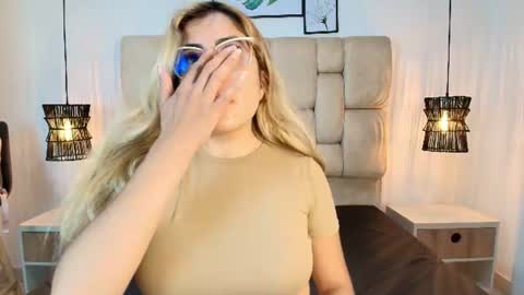 sarablonde_t online show from 06/19/26, 08:01