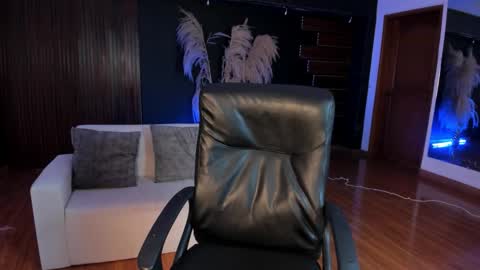 Sara  Everyday From 1430 to 2130 Col Time online show from 12/22/25, 07:44