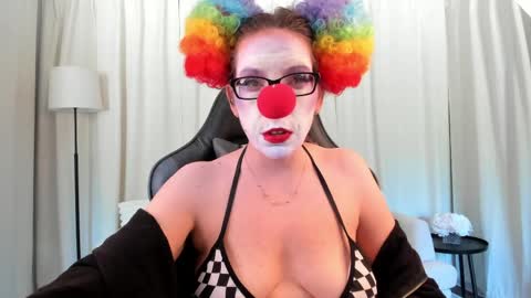 Snapshot of saradesirexo chatting on 05/21/26, 01:40 Sara Desire online show from 05/21/26, 01:40