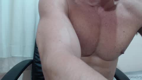 saradorj92 online show from 10/26/25, 12:11