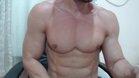 saradorj92 online show from 12/01/25, 05:56